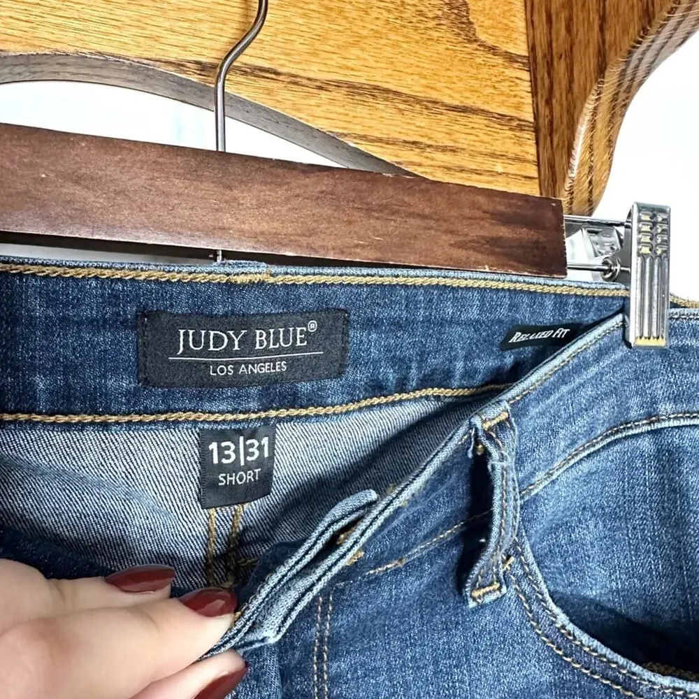 Judy Blue Relaxed Fit Straight Leg Mid Rise Jeans Size 13/31 Short - Picture 2 of 4